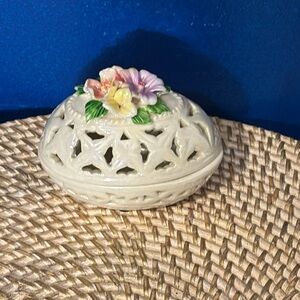 New Iridescent White Porcelain Easter Egg Trinket Box With Flowers & 2 Bunnies